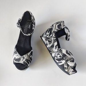 Never Worn! Black & White Paint Swirl Tom's